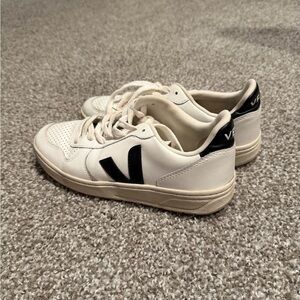 Veja Cream and Black Casual Sneakers